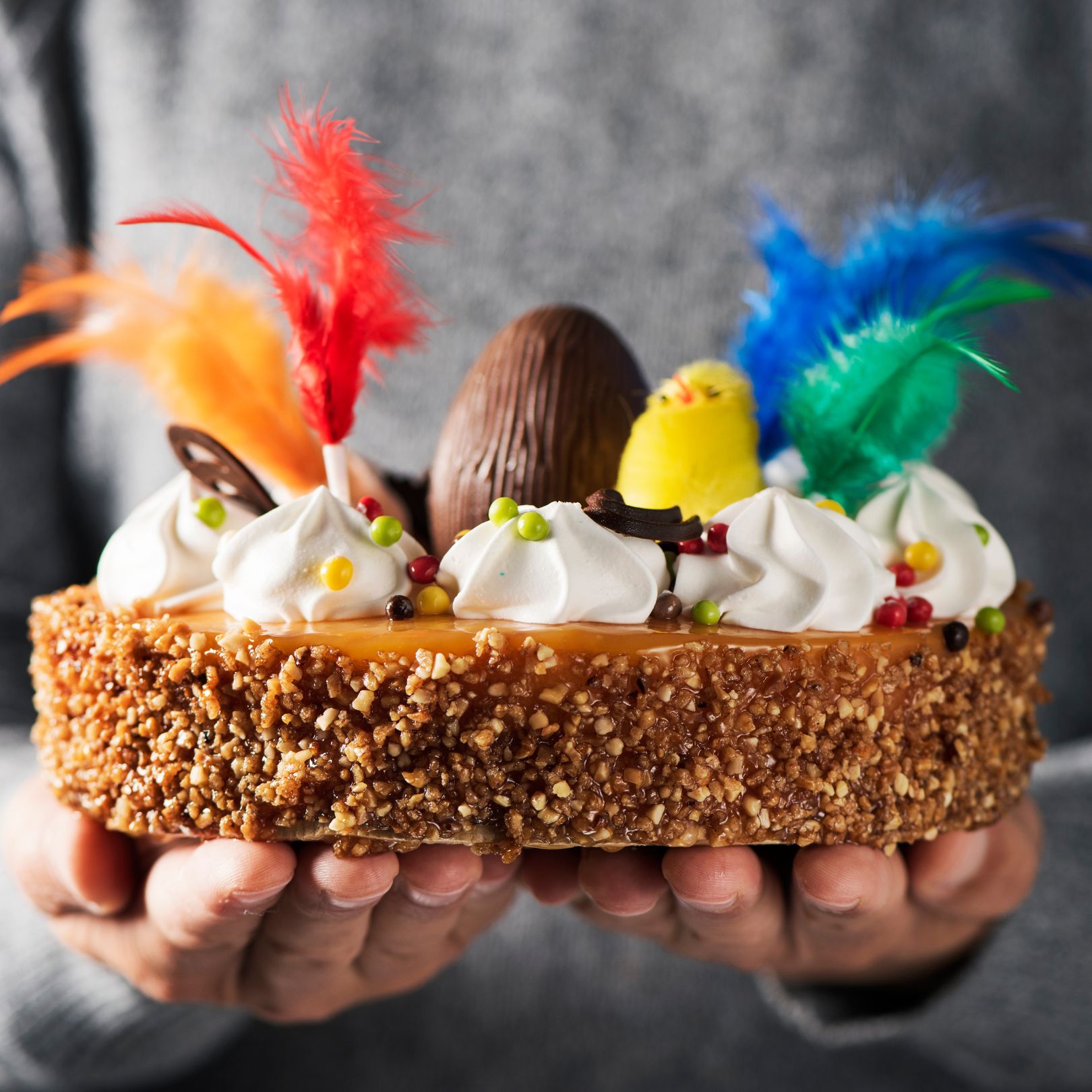 Ous i elaboracions de xocolata per acompanyar el pastís tradicional de la mona de Pasqua
