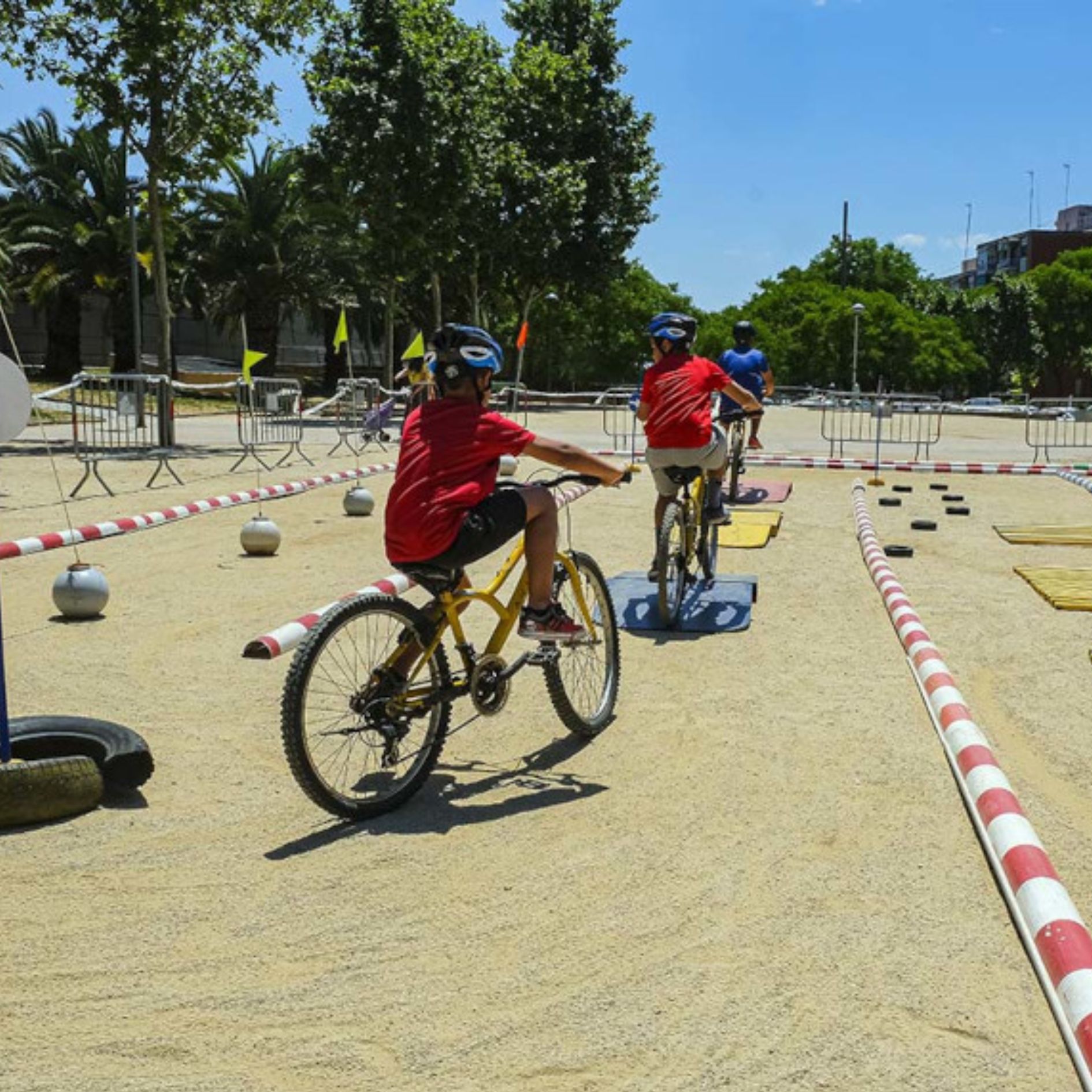 Caps de setmana sense cotxes als carrers de Cornellà 