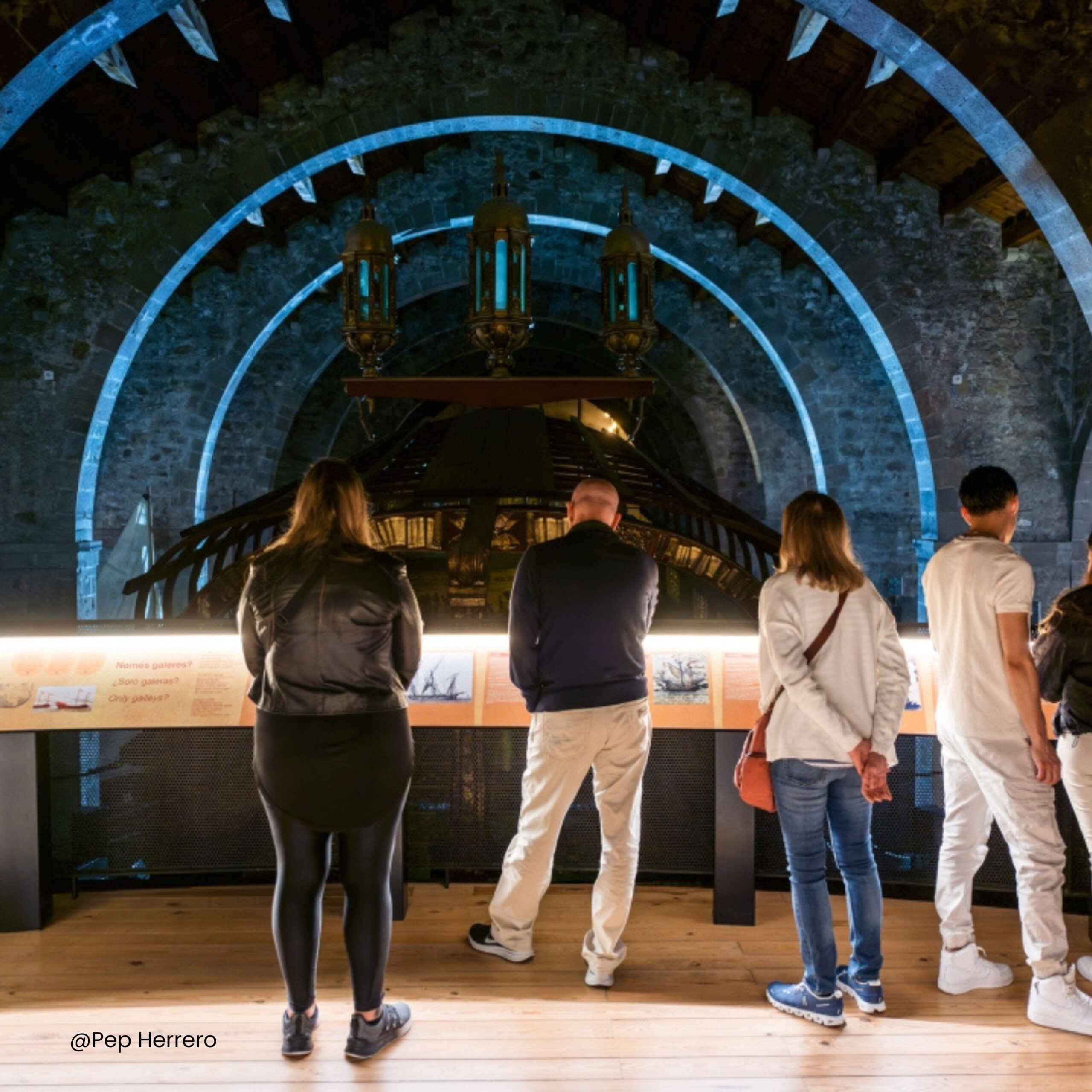 Gaudeix amb el tramvia d’una nova edició de La Nit dels Museus