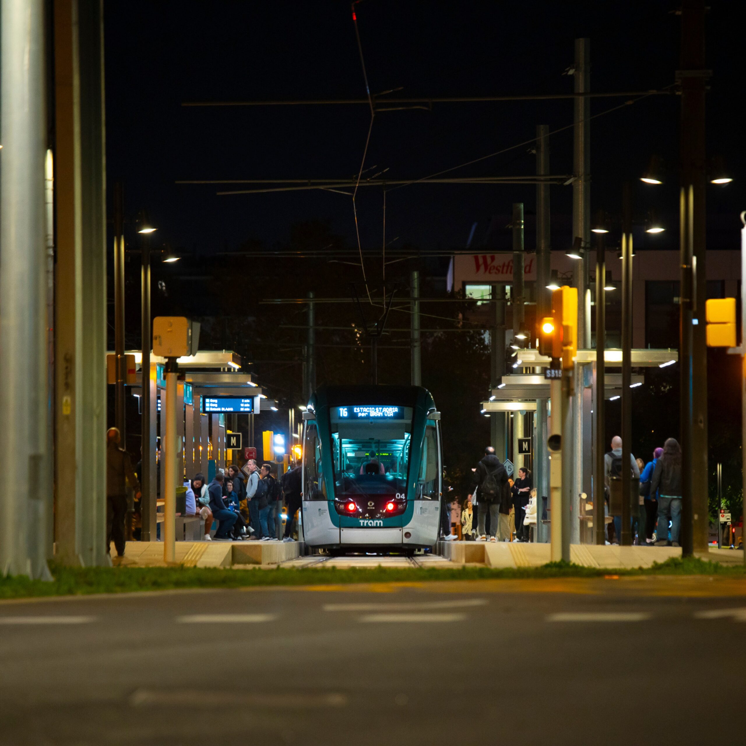 TRAM et porta a 2 propostes culturals nocturnes a Barcelona