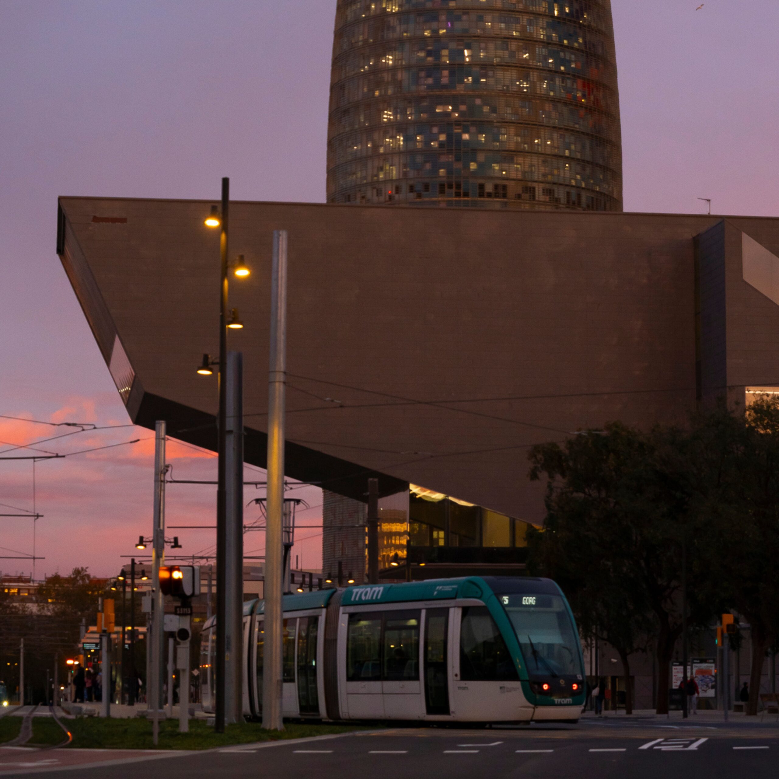 Llum BCN 2026: Barcelona es transforma en un paisatge nocturn d’art i llum