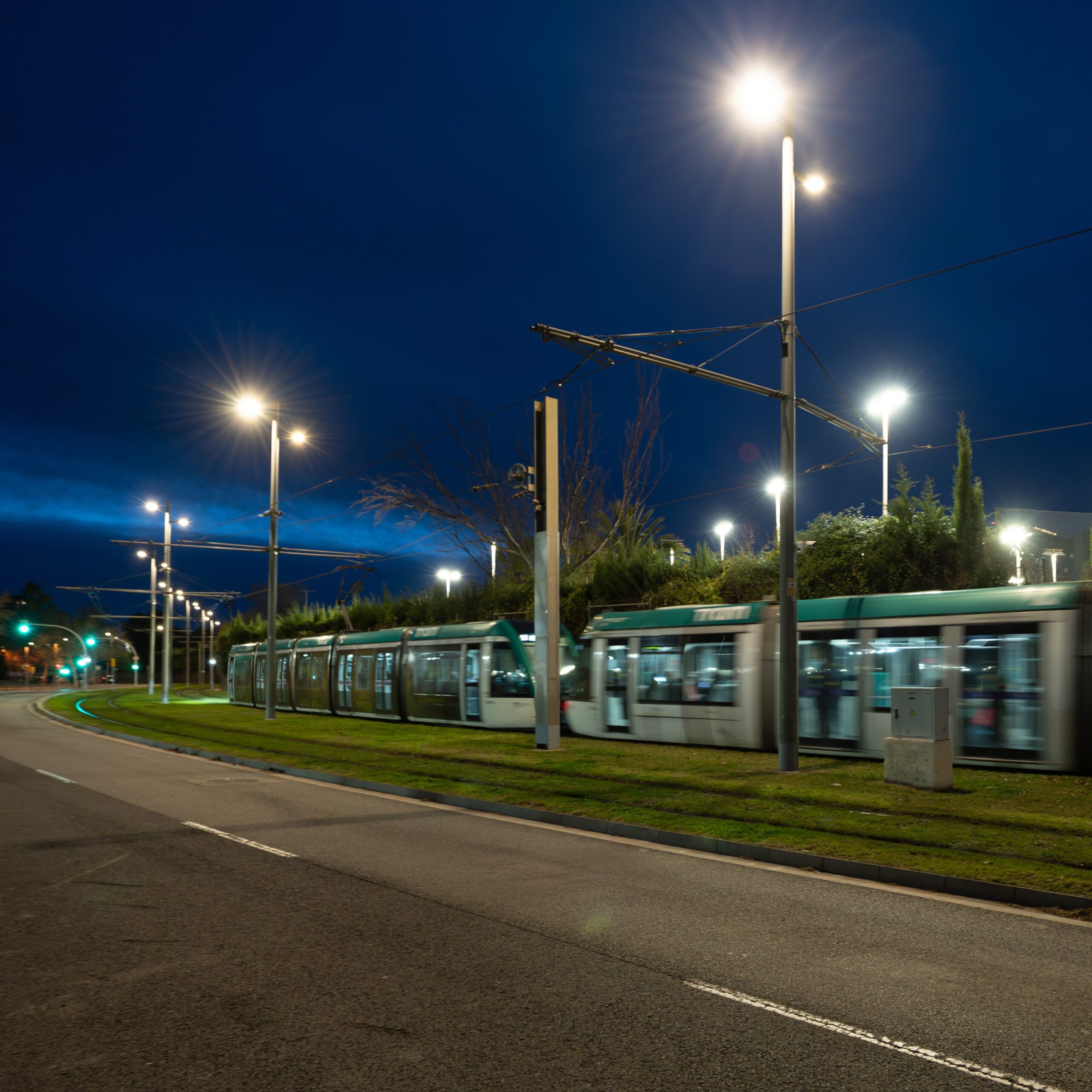 Nit de Sant Joan: fogueres, sopars a l’aire lliure, revetlles i TRAM tota la nit!